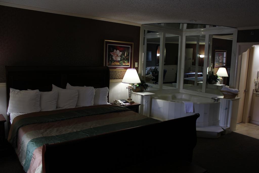 Rodeway Inn & Suites Нэшвилл Экстерьер фото